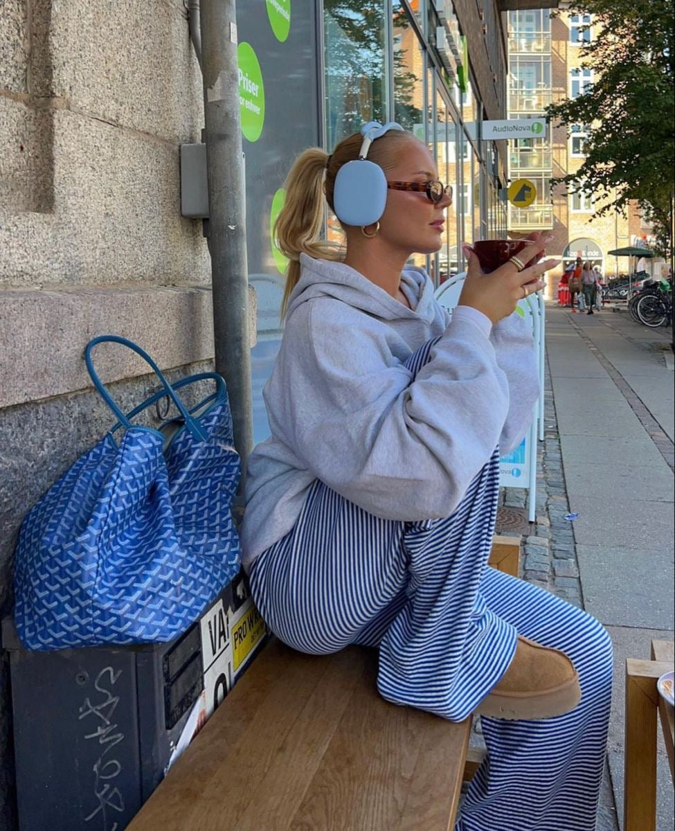 Women’s spring striped relaxed pants by Jesie-London featuring a comfortable fit and stylish design, shown in this image.