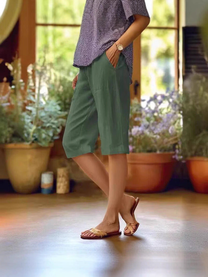 Women’s relaxed knee-length pants with pockets in a casual fit, by Jesie-London, shown in a neutral fabric and comfortable style.