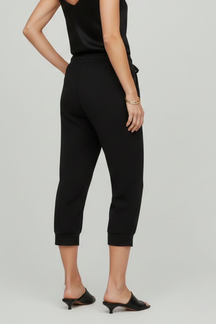 Jesie-London Anna women's Capri trousers with drawstring waist and side pockets, lightweight and casual for warm weather.
