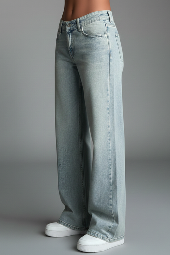 Jesie-London Isabella women's casual low-waist straight-leg denim jeans with button fastening, styled for everyday wear.