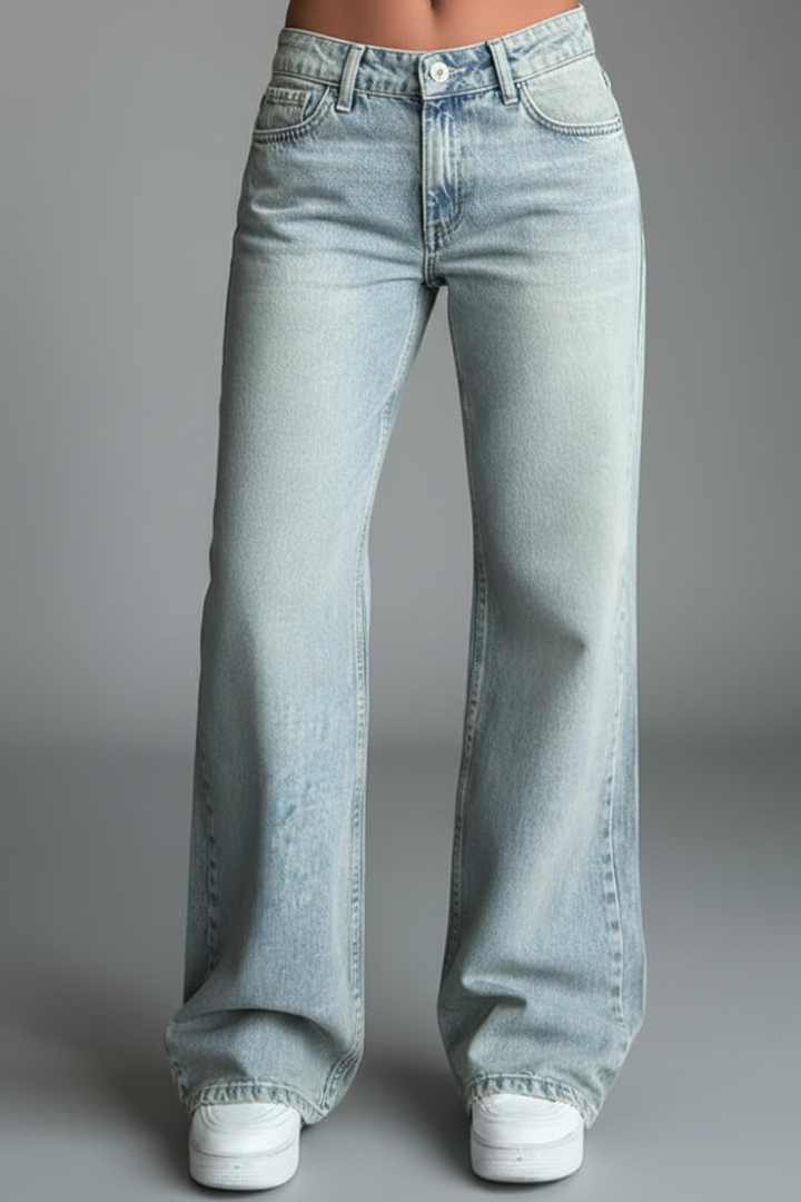 Jesie-London Isabella women's casual low-waist straight-leg denim jeans with button fastening, shown on a model.