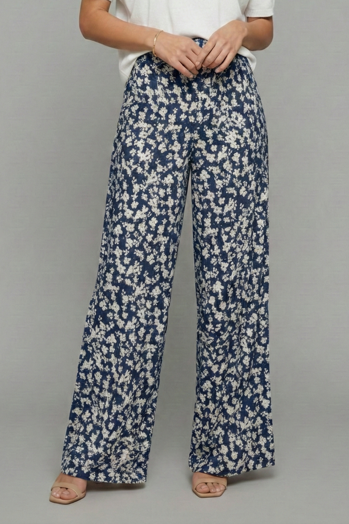 Women’s casual palazzo trousers with floral print and wide legs by Jesie-London, shown in a stylish, flowy design.