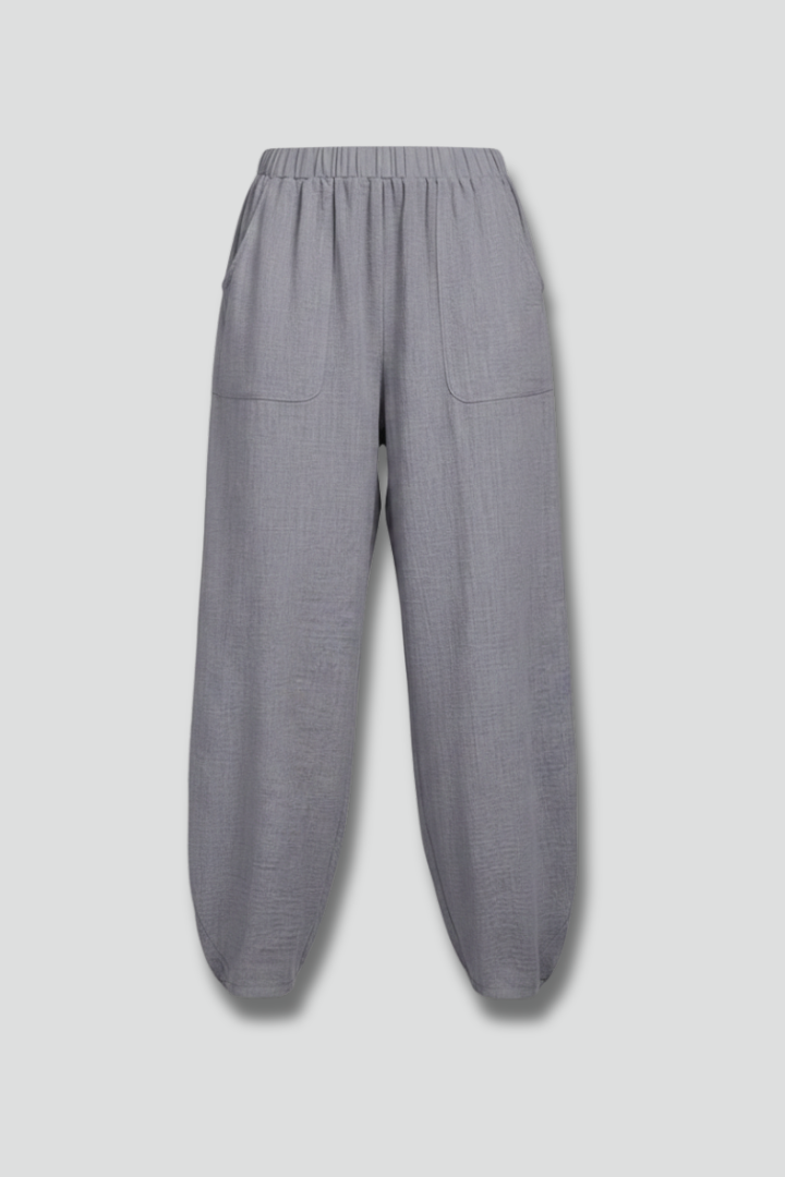 Jesie-London Bianca women's trousers with elastic waist and side pockets, shown in a relaxed fit on a model.