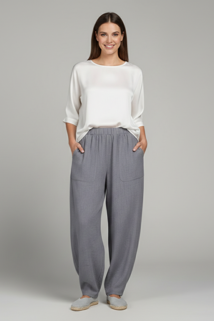 Women’s Bianca trousers by Jesie-London featuring an elastic waist, side pockets, and a relaxed fit in a stylish design.