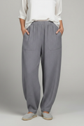 Women’s trousers with elastic waist and side pockets by Jesie-London, shown in a stylish, comfortable fit.