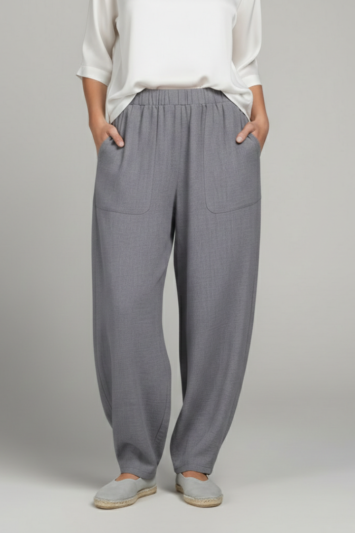 Women’s trousers with elastic waist and side pockets by Jesie-London, shown in a stylish, comfortable fit.