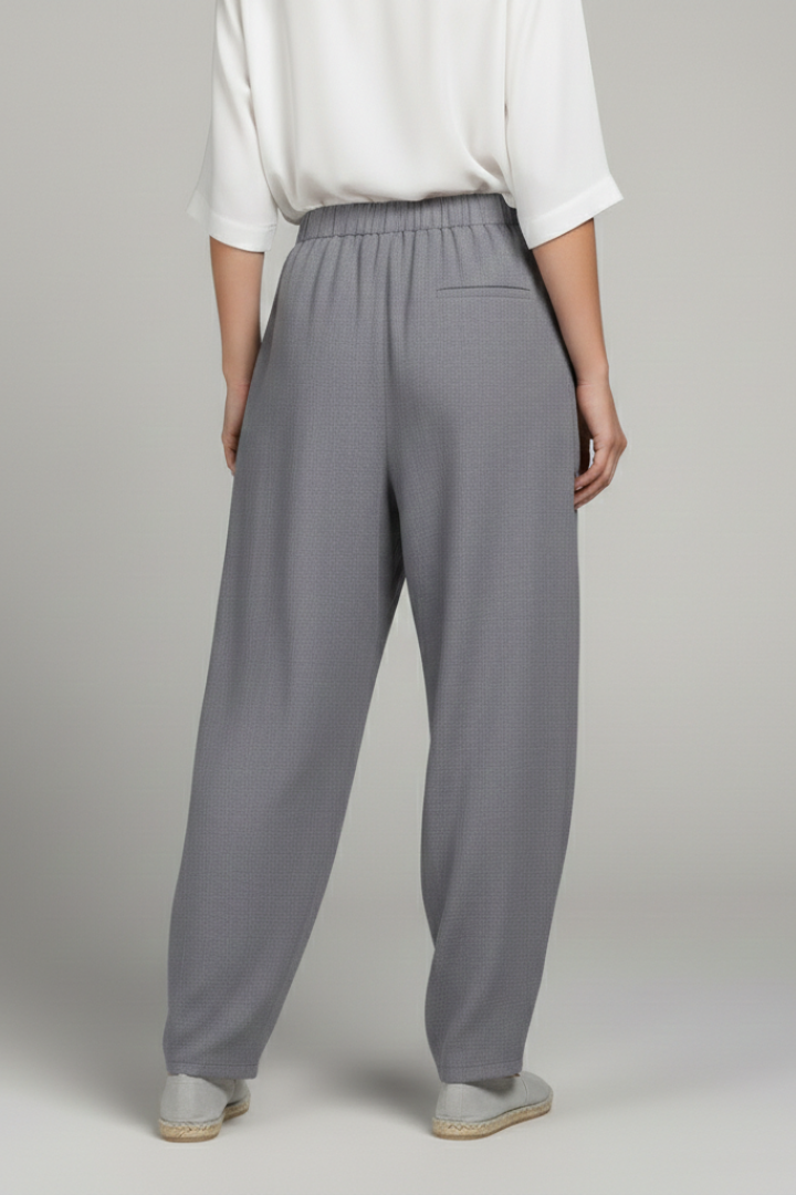 Women’s Jesie-London Bianca trousers with elastic waist and side pockets, shown in a relaxed fit style.