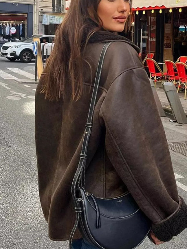 Women’s oversized Jesie-London wool coat with double-breasted design and fur collar, perfect for winter warmth and style.
