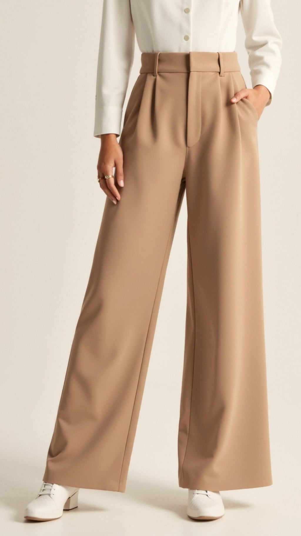 Jesie-London Elsie women's high-waisted wide-leg trousers with pleated front, styled with a relaxed fit and tailored look.