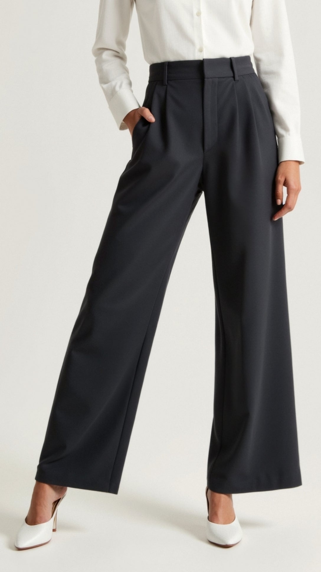 Jesie-London Elsie women's high-waisted wide-leg trousers with pleated front, stylish and comfortable for everyday wear.