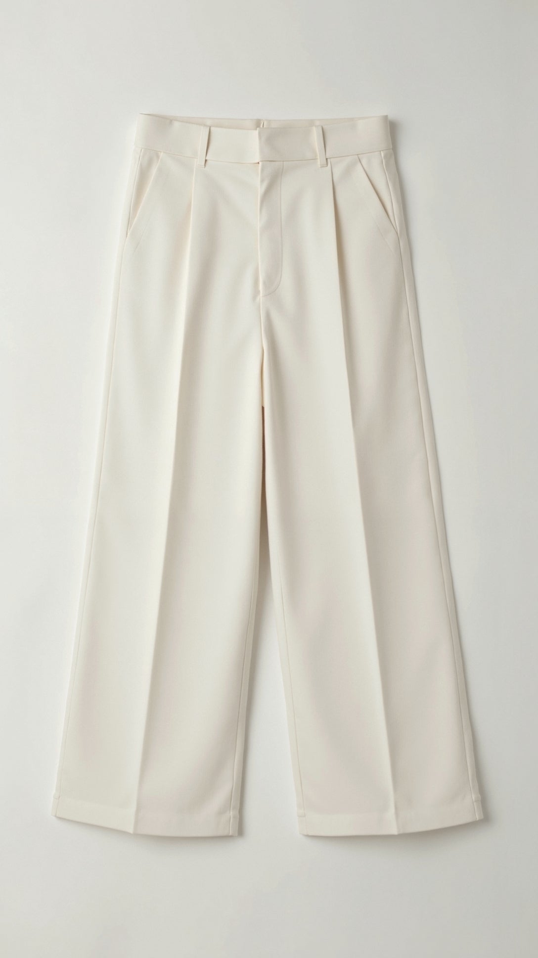 Jesie-London Elsie women’s high-waisted wide-leg trousers with pleated front and relaxed fit, shown on a model.