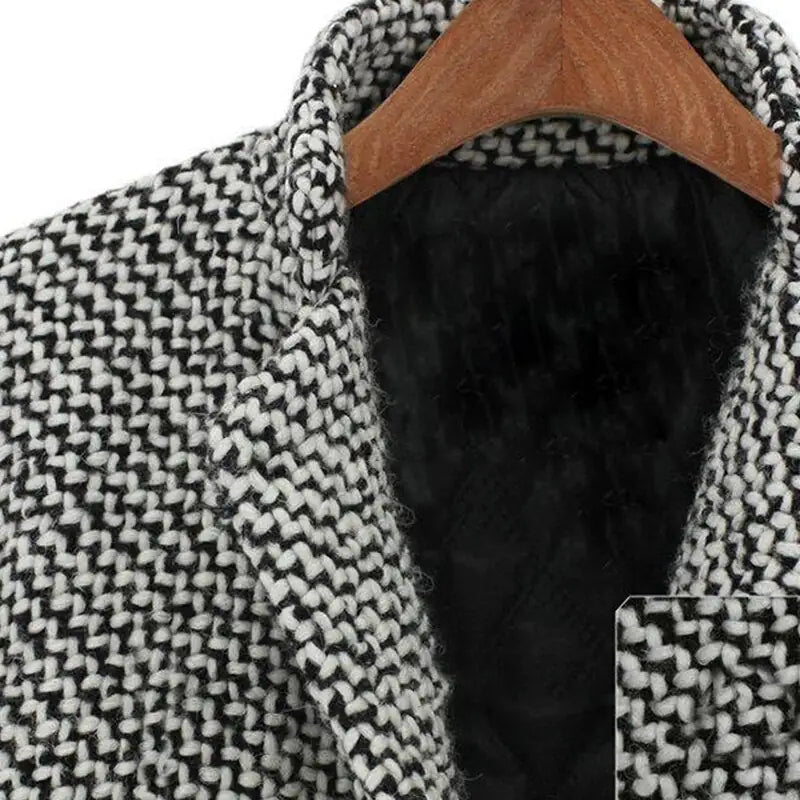 Women’s vintage-inspired houndstooth pattern coat by Jesie-London, featuring classic tailored style and timeless design