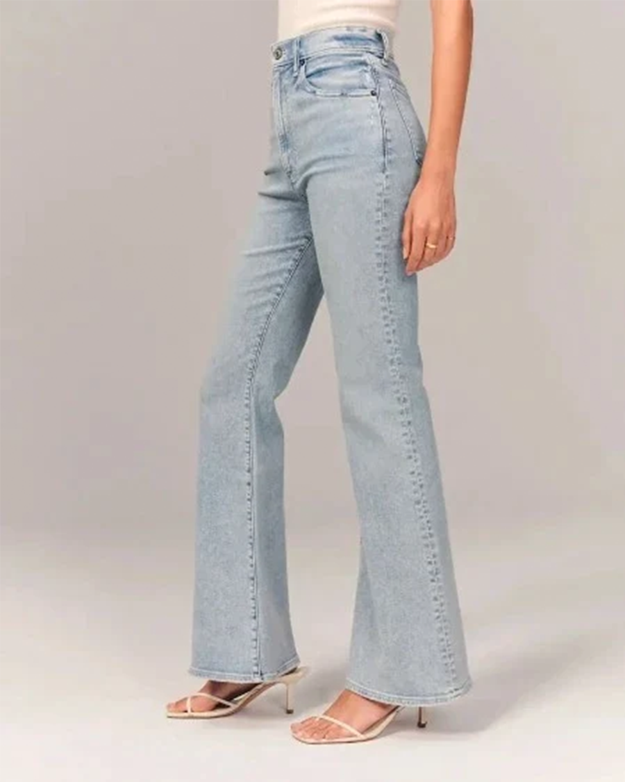 Jesie-London women's flared high-waisted denim jeans from Zara, shown in a stylish fit with classic blue denim and flared legs.