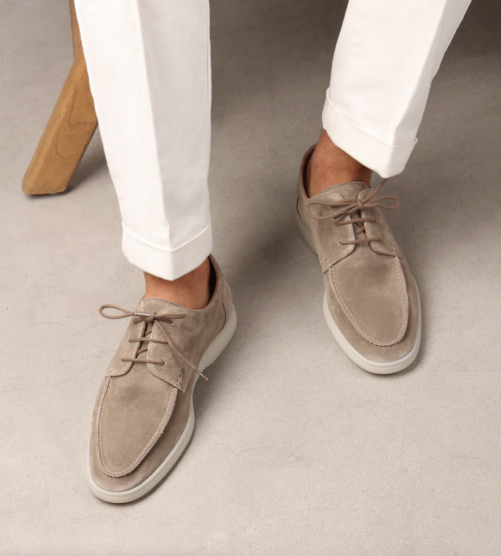 Men's lace-up casual walking shoes by Jesie-London, featuring a sleek design and comfortable fit for everyday wear.