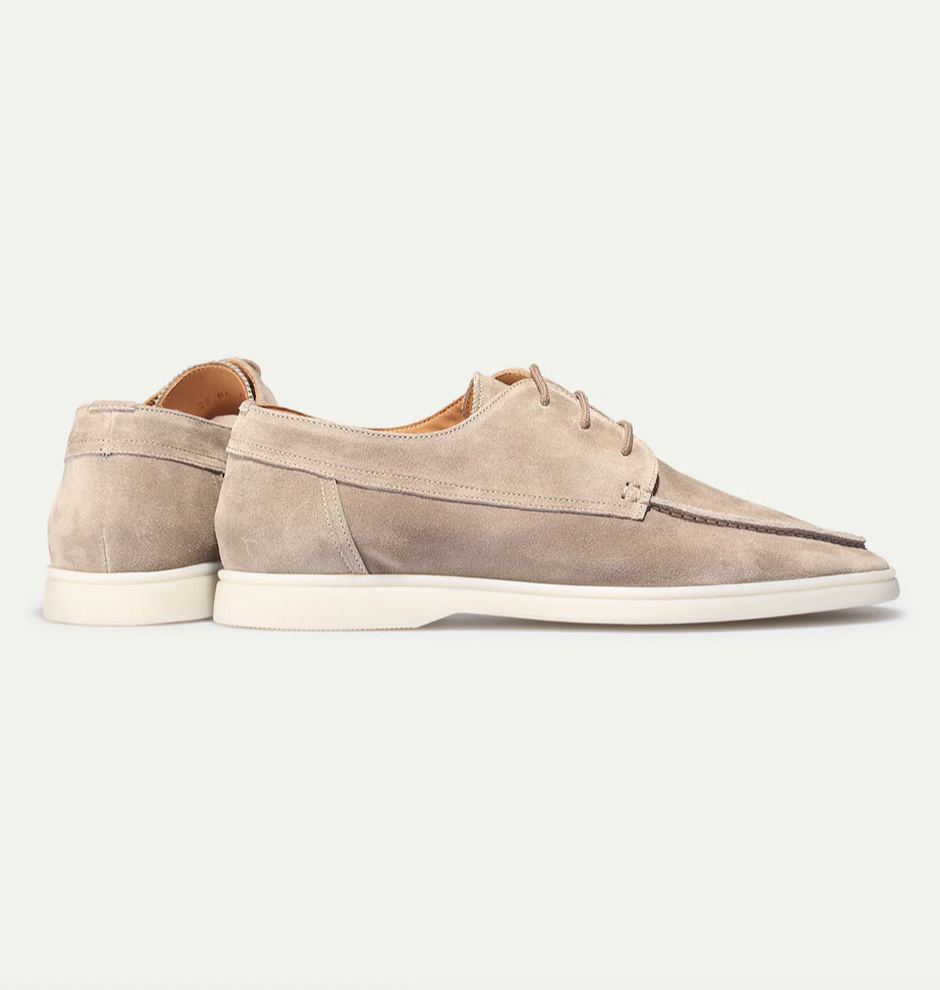 Men's casual lace-up walking shoes by Jesie-London featuring a sleek design and comfortable fit, shown in a neutral color.