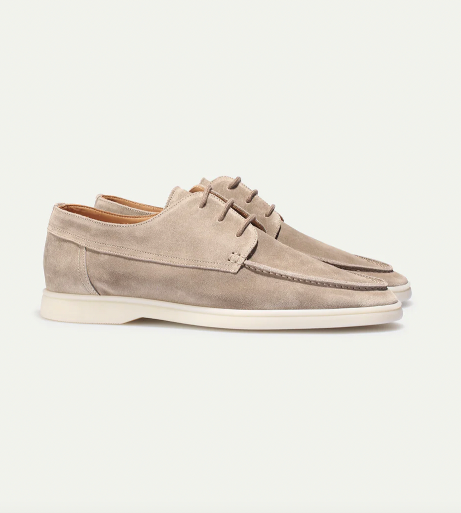 Men's casual lace-up walking shoes by Jesie-London, featuring a sleek design and comfortable fit for everyday wear.