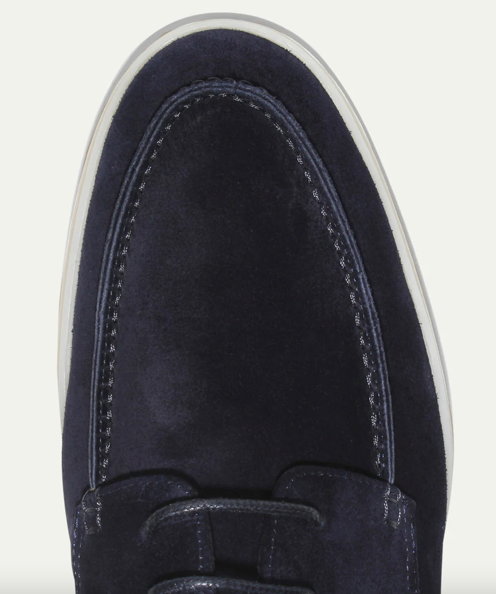 Men's lace-up casual walking shoes by Jesie-London, featuring a sleek design and comfortable fit for everyday wear.