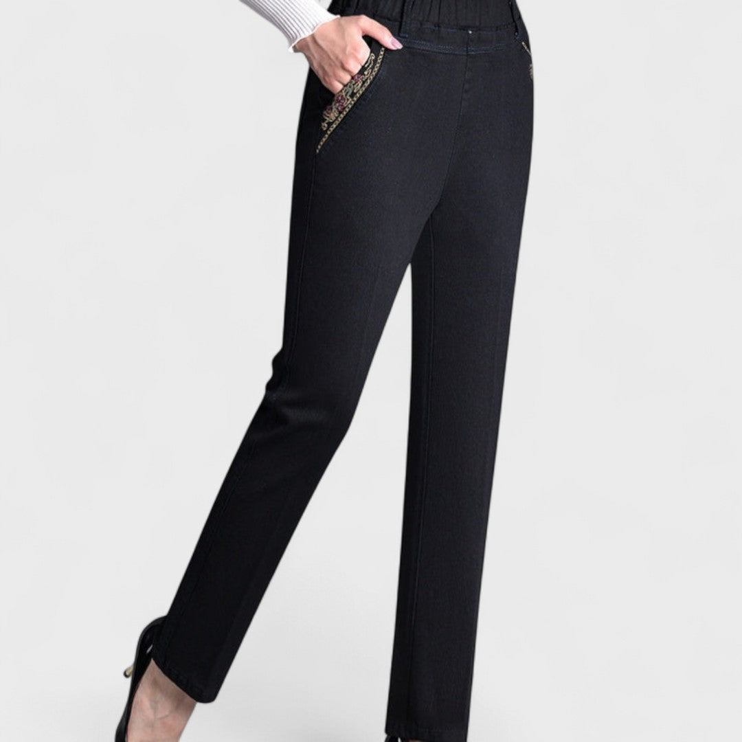 Beatrice women's stretch jeans by Jesie-London with side pockets and elastic waistband, shown on a model.