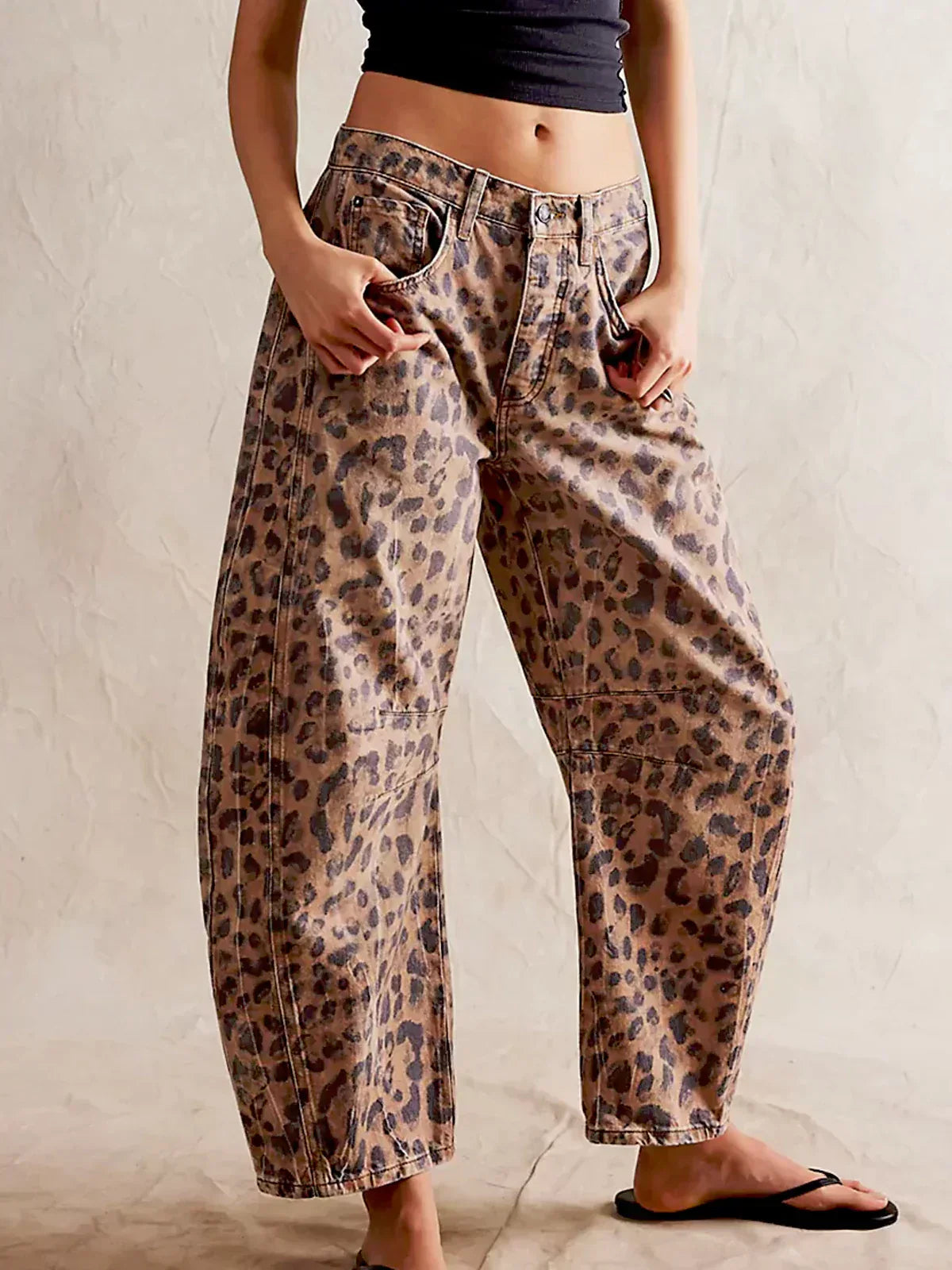 Women’s leopard print wide-leg high-waisted denim jeans by Jesie-London, showing the stylish leopard pattern and relaxed fit.