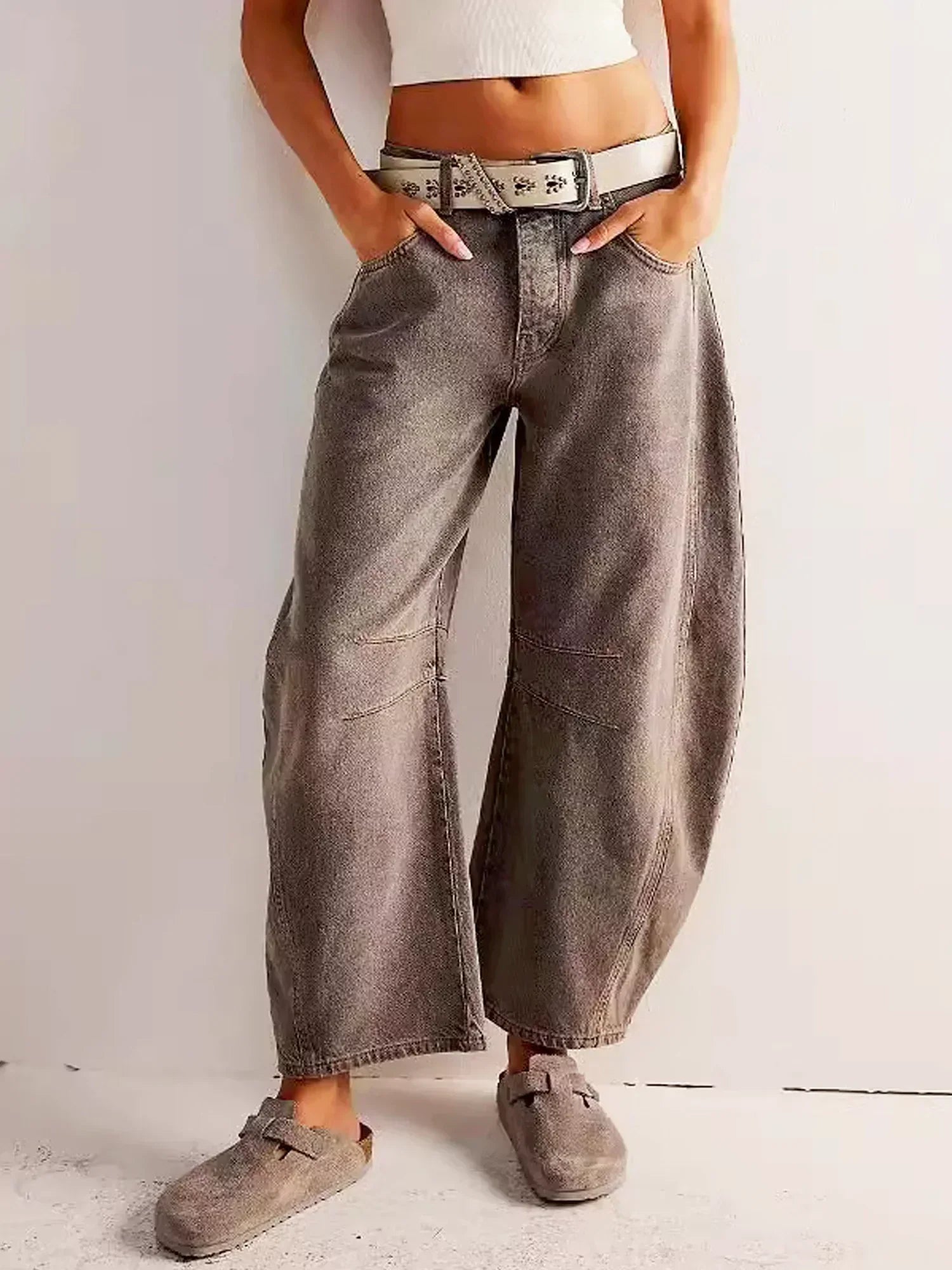 Women’s leopard print wide leg jeans by Jesie-London, high-waisted denim with a relaxed fit and stylish animal pattern.